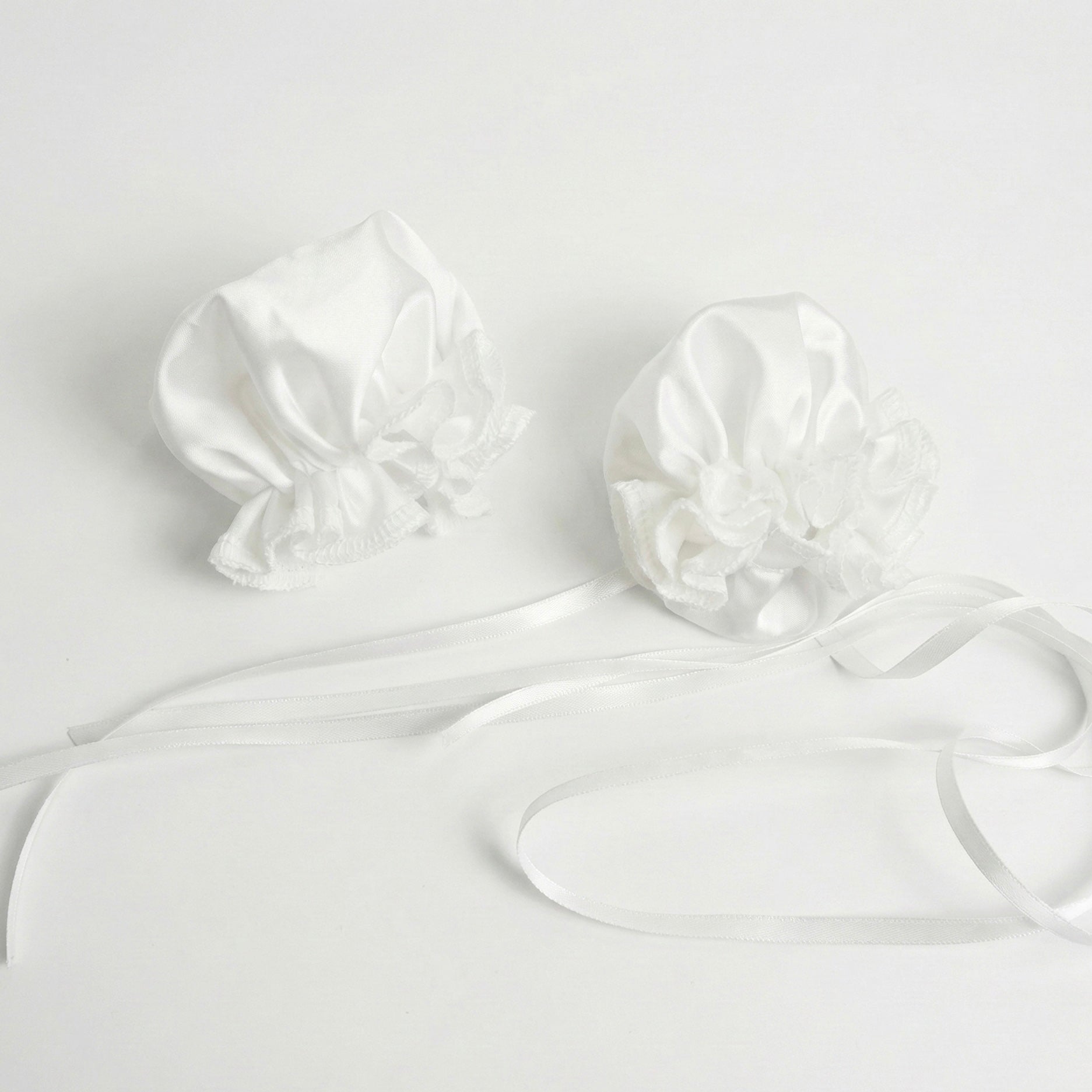 Close-up view of the white ruffled ox-horn hair accessories with satin ribbons for the Chun-Li set.