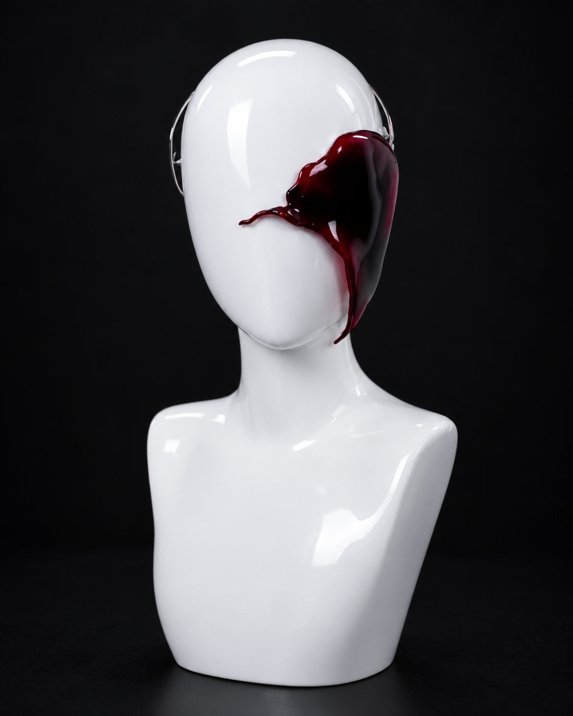 Sua Alien Stage Zombie Stage dark red cracked-effect half-face mask displayed on a mannequin