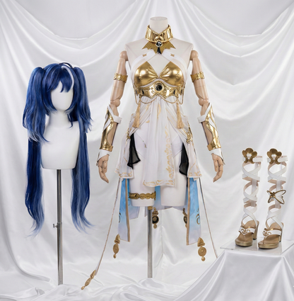 Eye-level studio portrait of a model in the Iuno Luno cosplay from Wuthering Waves, showcasing the quality of the metallic gold finishes and the dual-toned blue and white wig.